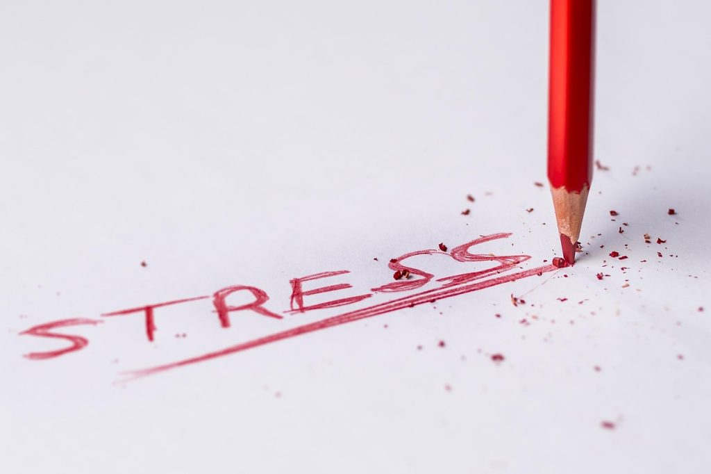 Stress quotidiano: strategie semplici per gestirlo meglio pencil, red, chip, to write, draw, say, word, highly strung, stress, painting, colour pencil, stress, stress, stress, stress, stress