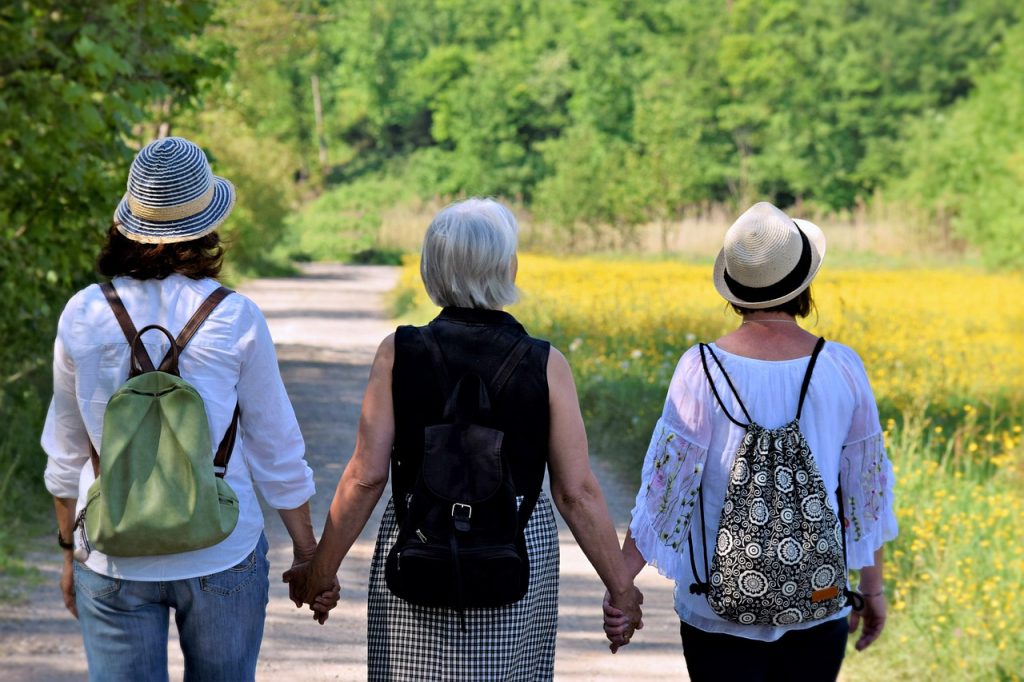 Menopausa: come viverla bene, con serenità e consapevolezza women, girlfriends, nature, walk, friendship, together, hike, cohesion, help, affection, generations, mother, pleasure, happy mothers day, trust, path, future, old, menopause, connectedness, life, excursion, recreation, time out